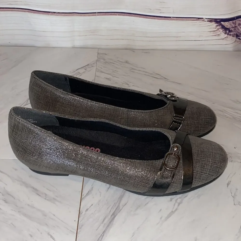 Munro Silver Buckle Flats 7.5 Like New
